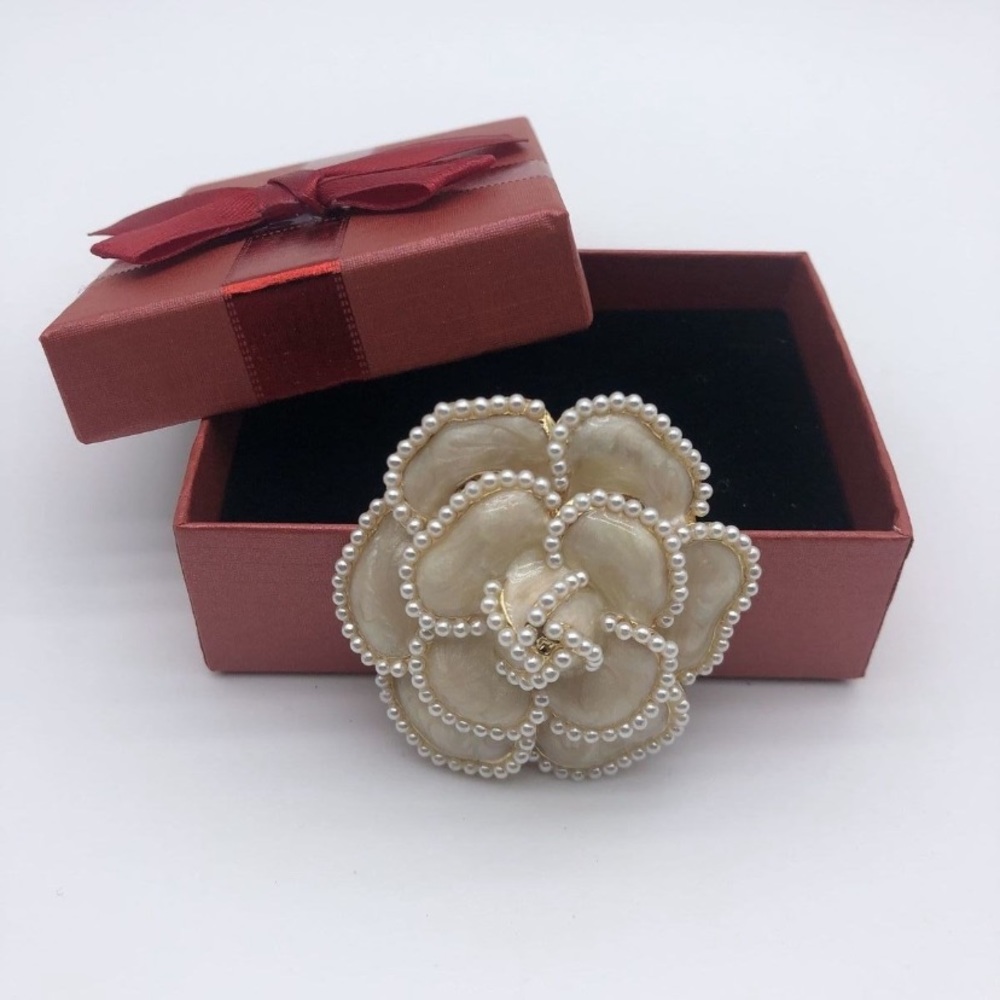 Camila brooch